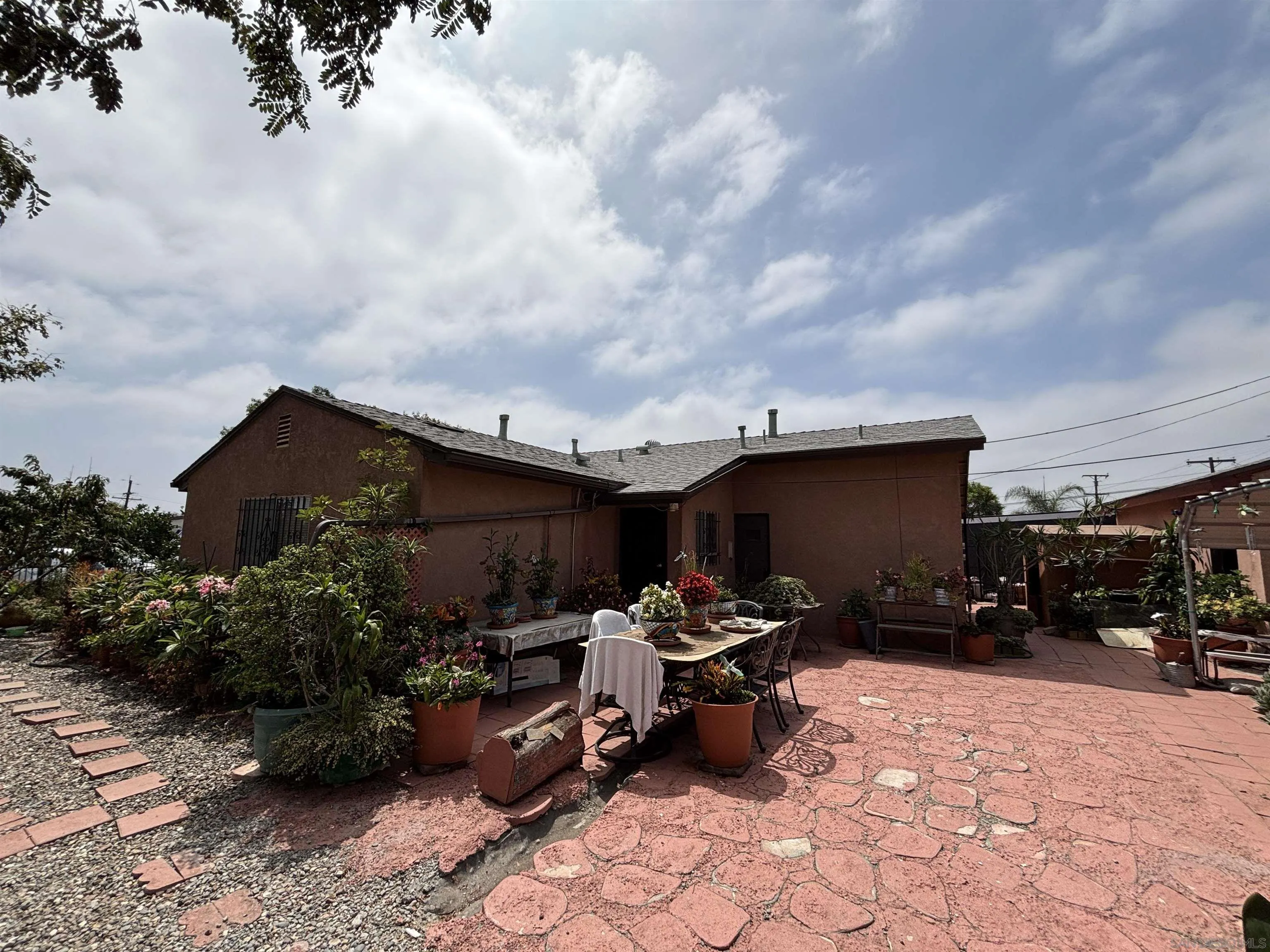 https://cdn.realtyfeed.com/cdn/127/250036485/e7d2efa84a981e3fc76c525c6d74c153.webp