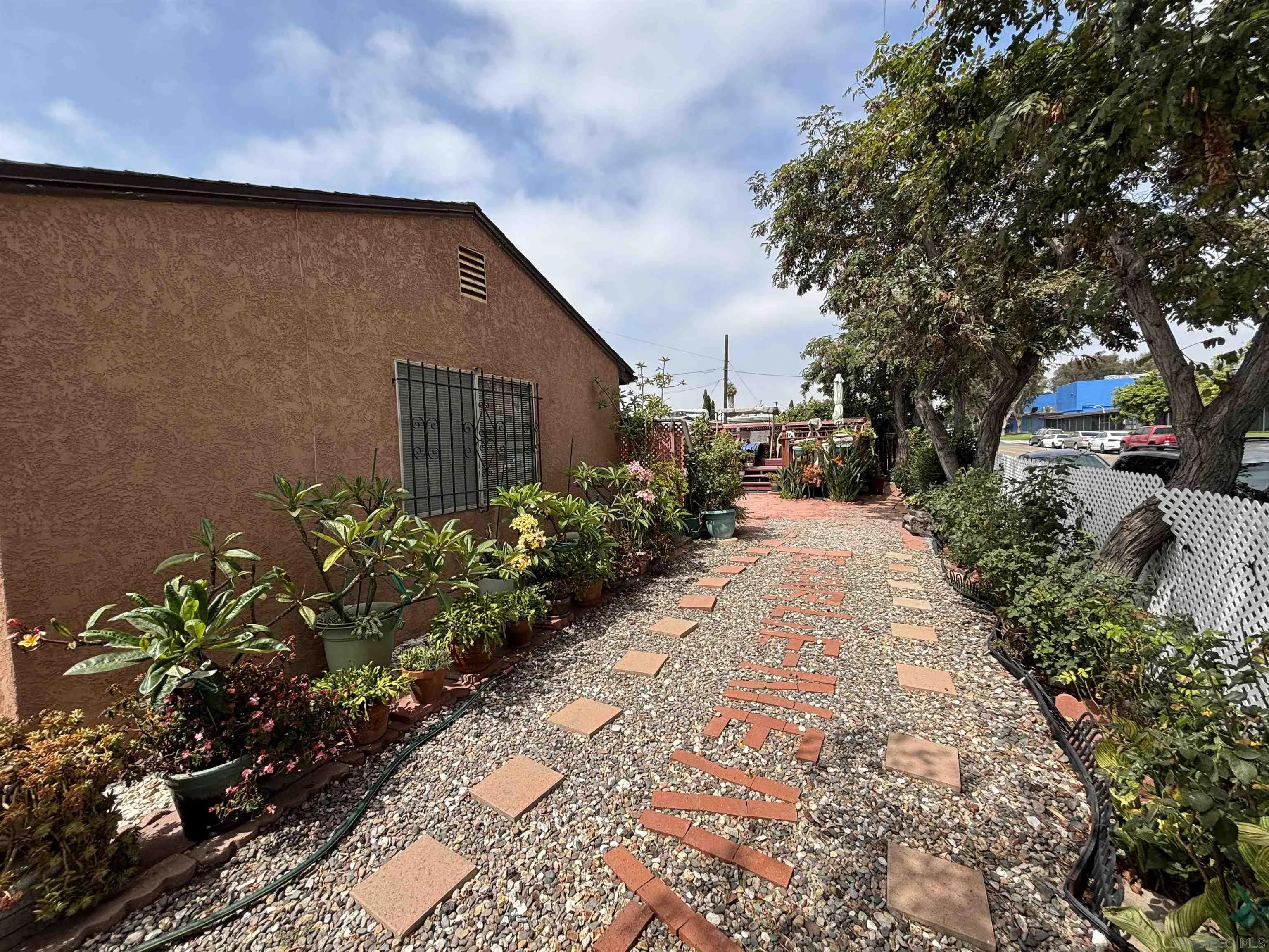 https://cdn.realtyfeed.com/cdn/127/250036485/f0a3d98ef9fed6e9dd4d5d435ff1eb17.webp