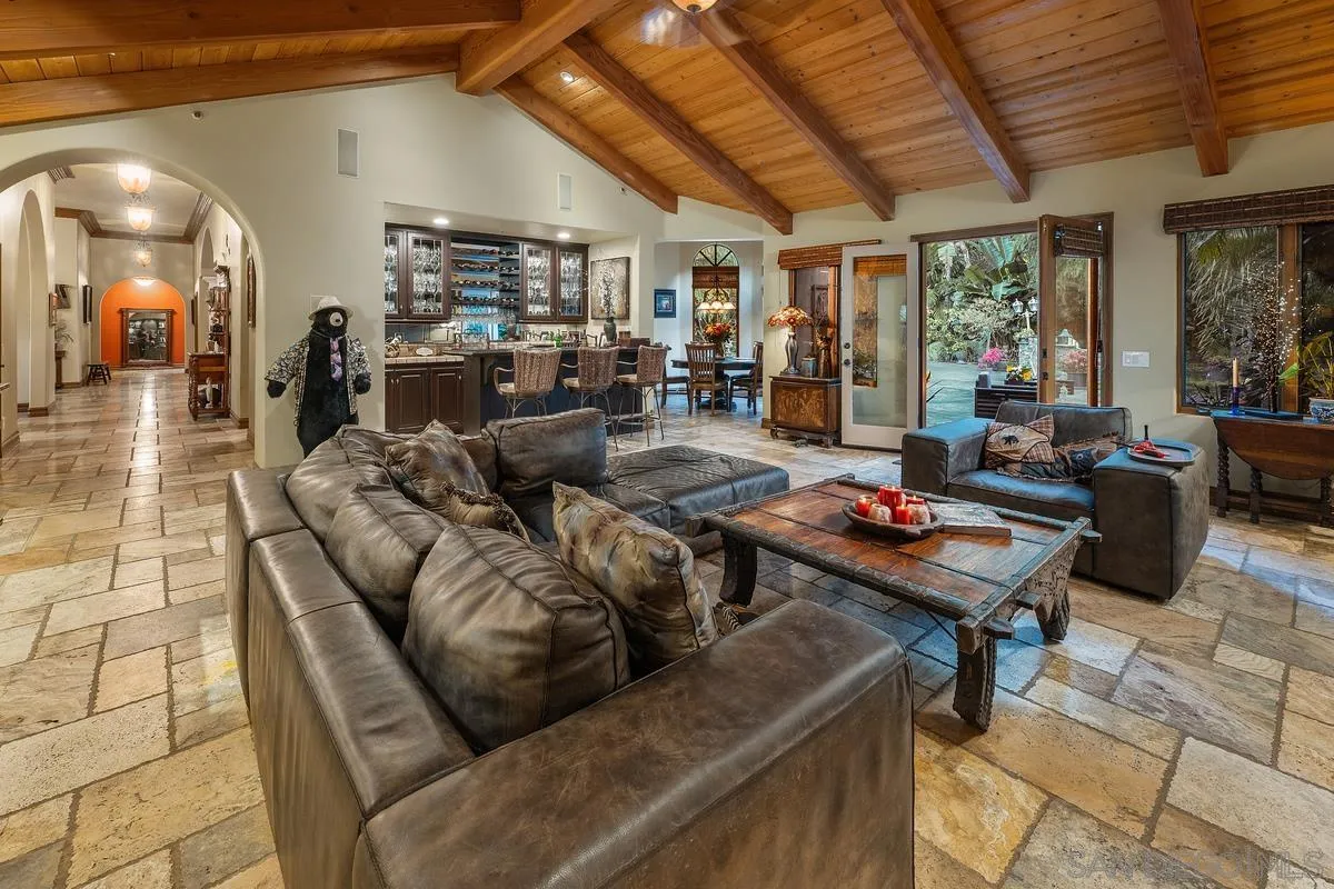 https://cdn.realtyfeed.com/cdn/127/250036486/136aee033200183bb6a4bca9e4204092.webp