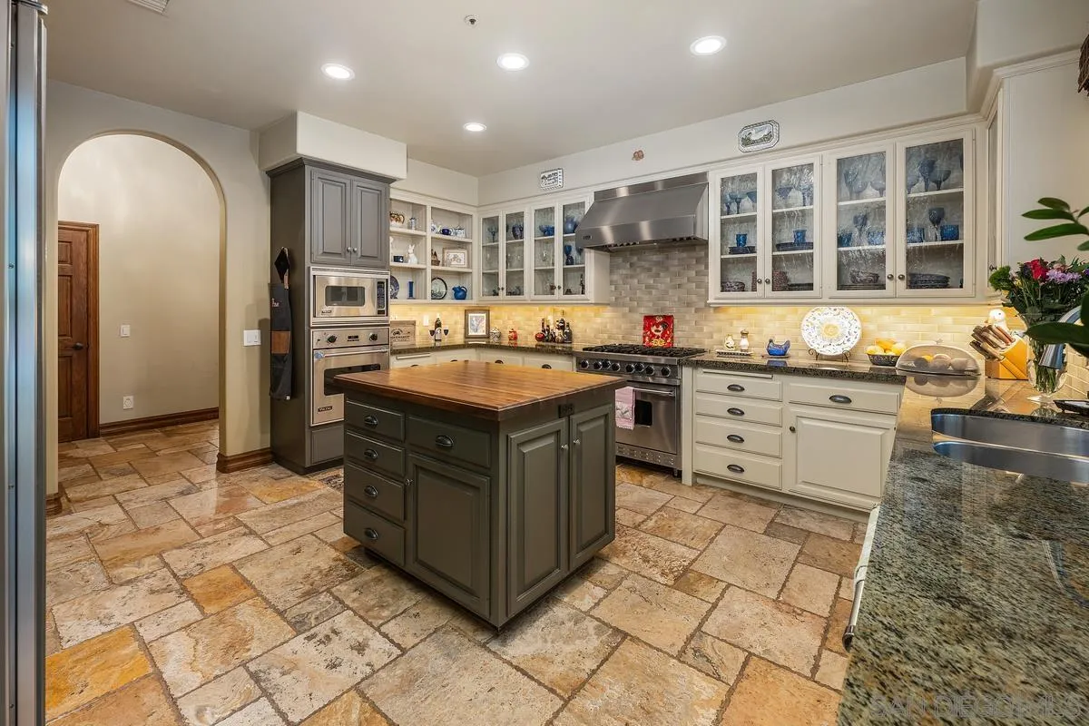https://cdn.realtyfeed.com/cdn/127/250036486/2dedebb6113d06deeba5348fc27a5572.webp