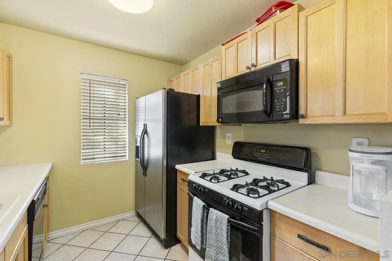 https://cdn.realtyfeed.com/cdn/127/250036490/71be95f839709f45bb90bc46cd2e527d.webp
