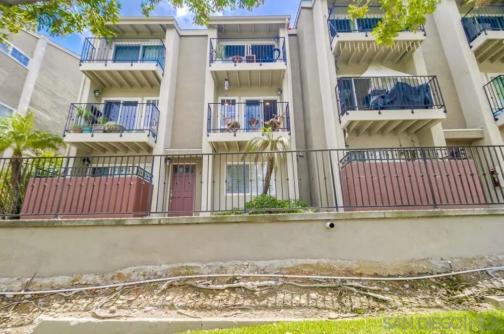 https://cdn.realtyfeed.com/cdn/127/250036496/72087437fc6f442b264e2f41aef1bee7.webp