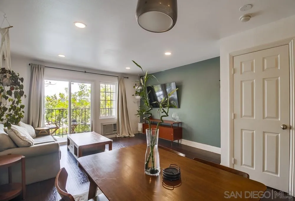 https://cdn.realtyfeed.com/cdn/127/250036496/d79372f502acbaaf38bc8b7d7fd4ae7f.webp