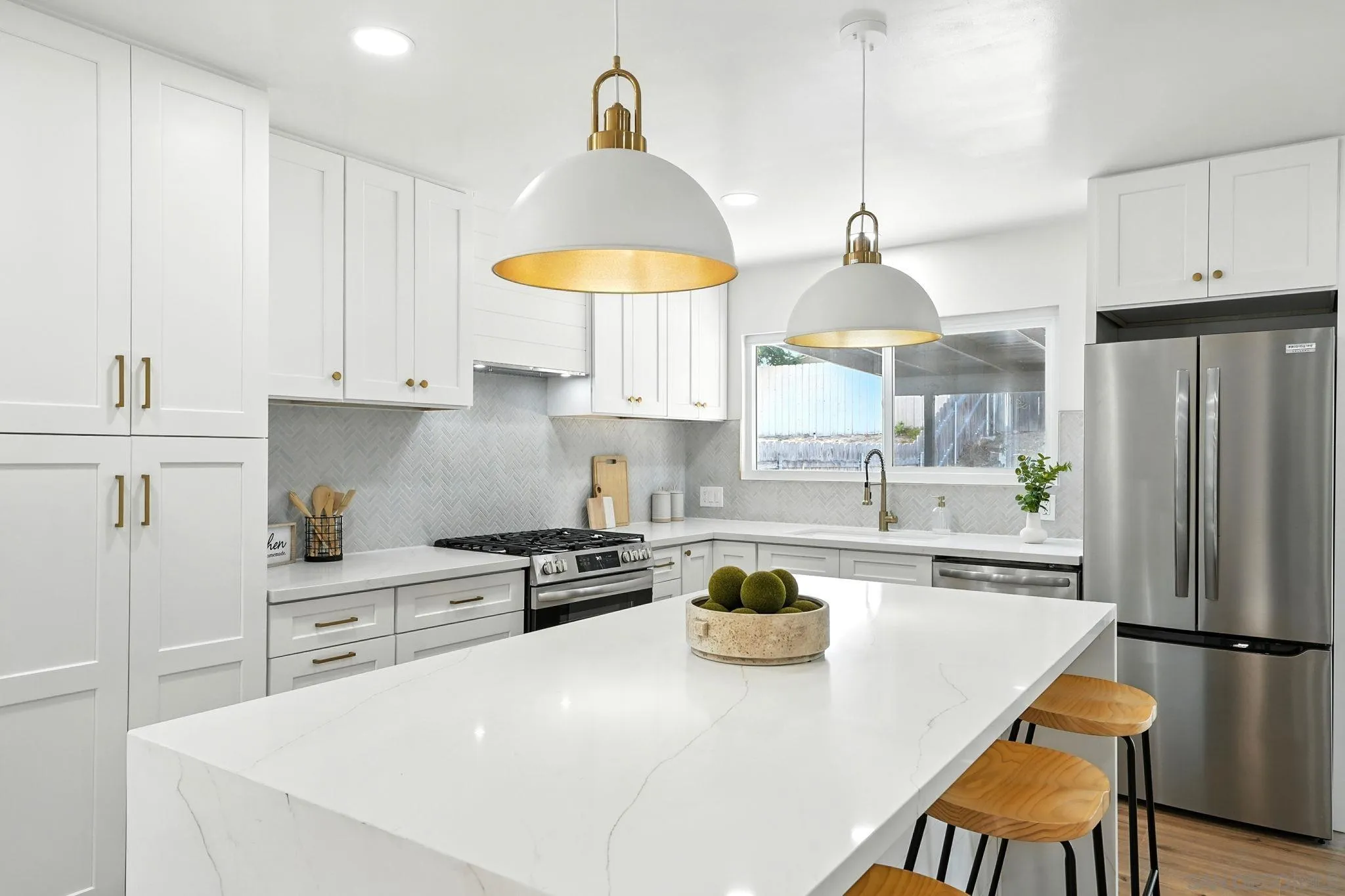 https://cdn.realtyfeed.com/cdn/127/250036503/713ab42d8a6737ee918161fe36e699d4.webp