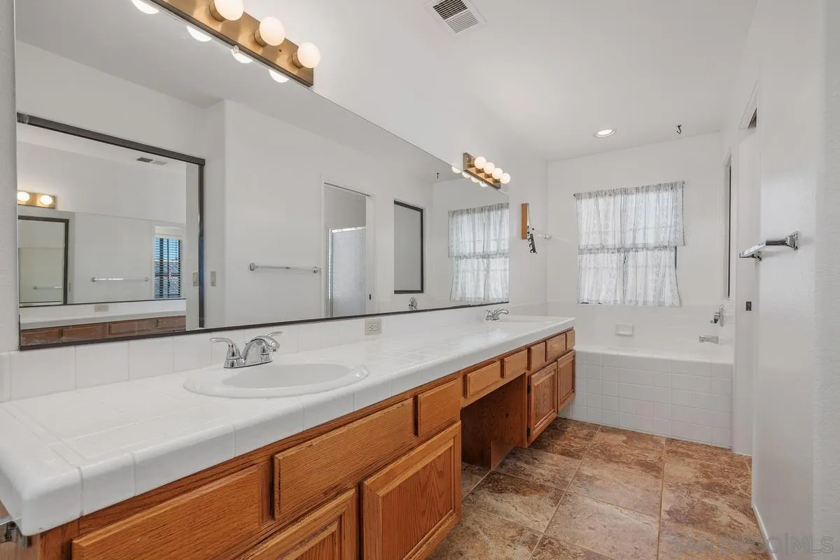 https://cdn.realtyfeed.com/cdn/127/250036504/1df0b35e69aaca5f9b179adef53a585c.webp