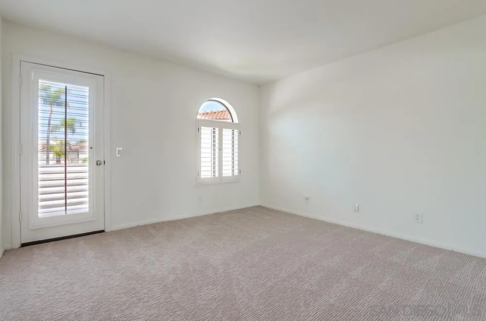 https://cdn.realtyfeed.com/cdn/127/250036507/493eb35fcc8c22bd10ff24435792fcb5.webp