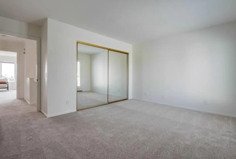 https://cdn.realtyfeed.com/cdn/127/250036507/735f8d0042e8f02e97fd8c39920312e7.webp
