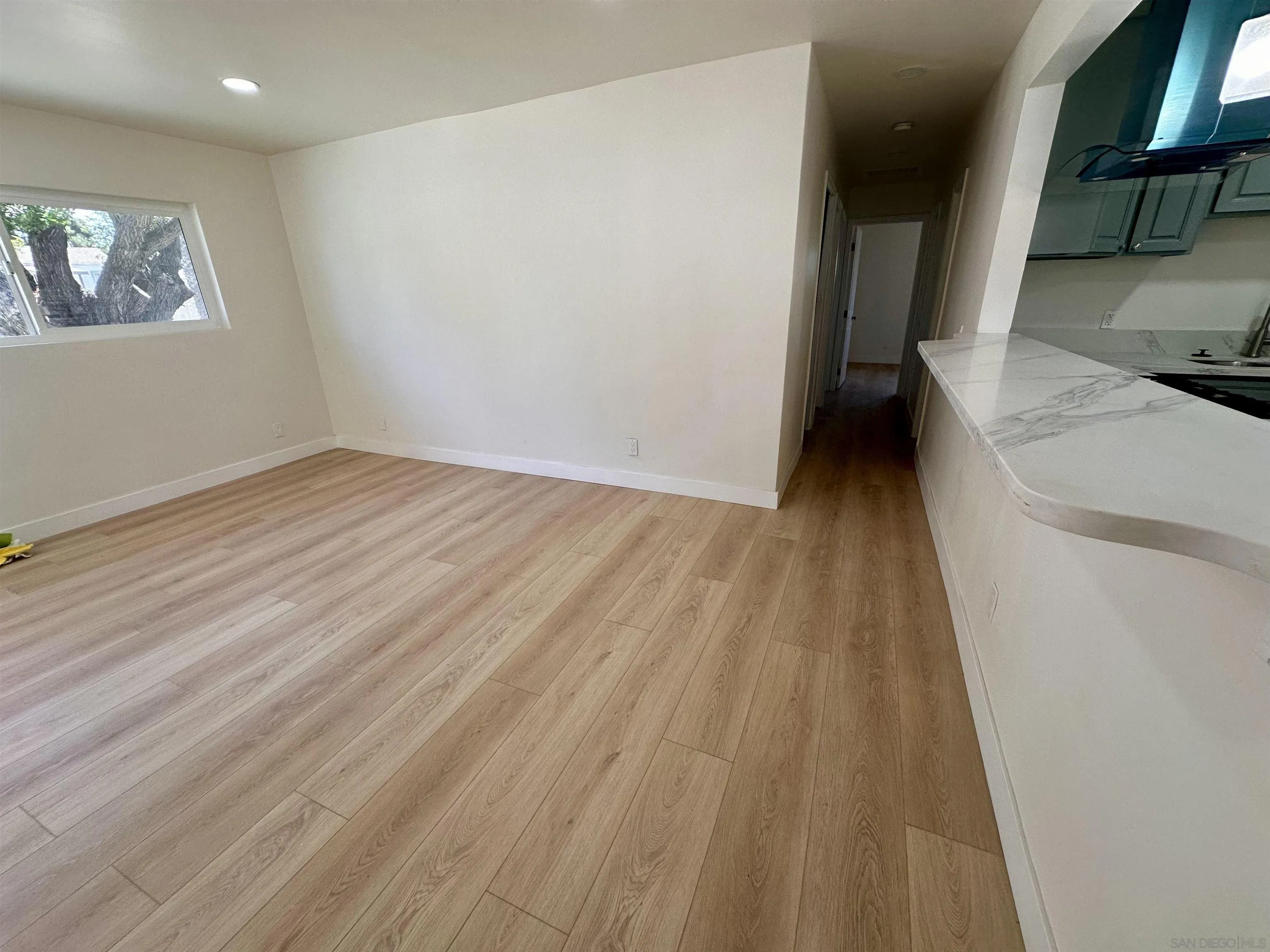 https://cdn.realtyfeed.com/cdn/127/250036508/c4c6ba002ef6abd1ba0552d11f6145b7.webp