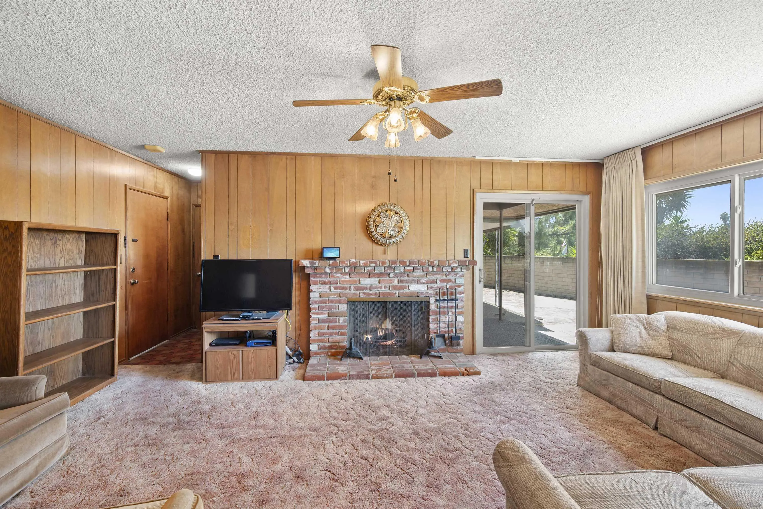 https://cdn.realtyfeed.com/cdn/127/250036510/15c73e3d9d74c937138bd852669eec2e.webp