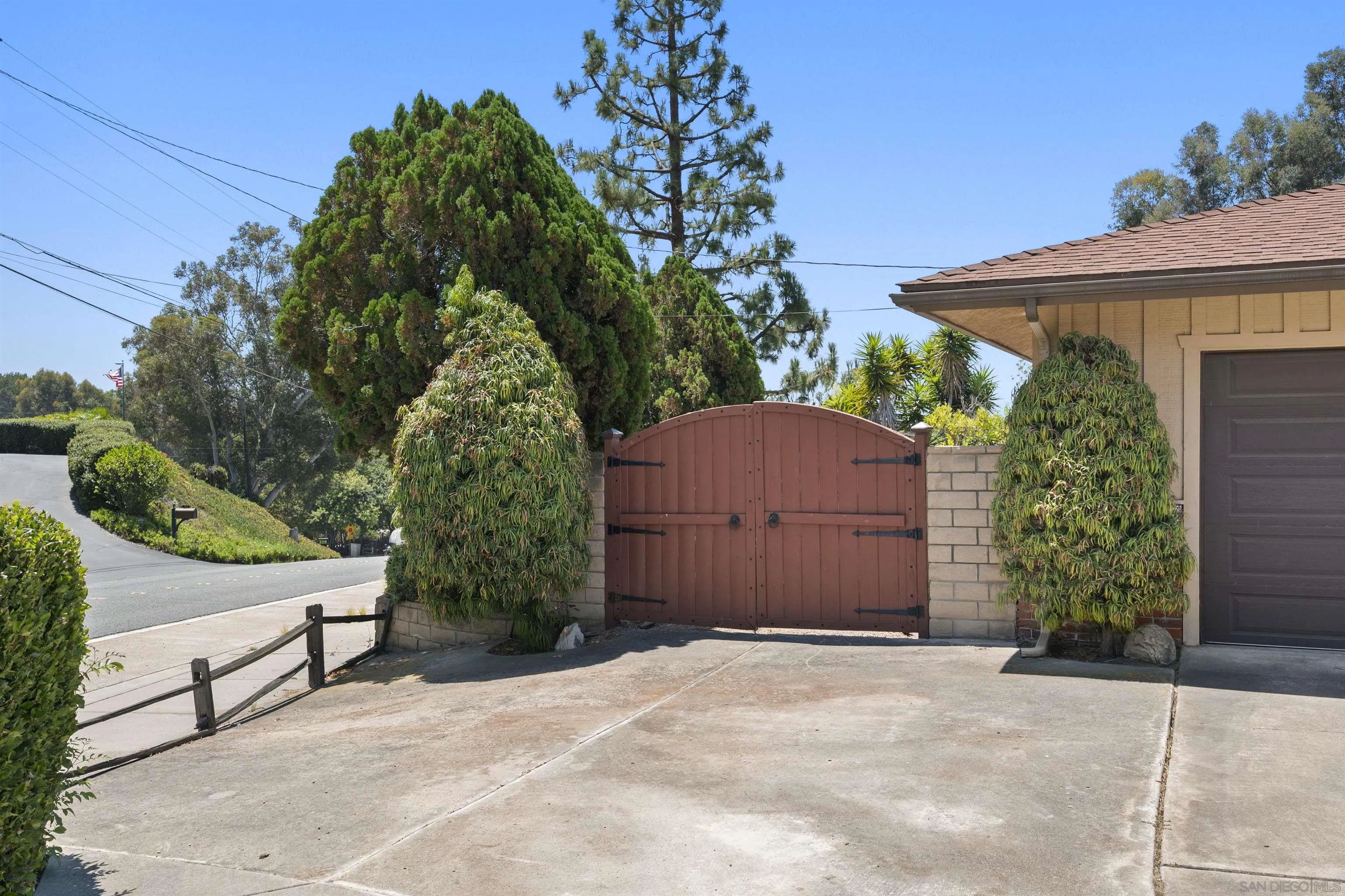https://cdn.realtyfeed.com/cdn/127/250036510/2d05882dca2763078f2dfdc0489a0955.webp
