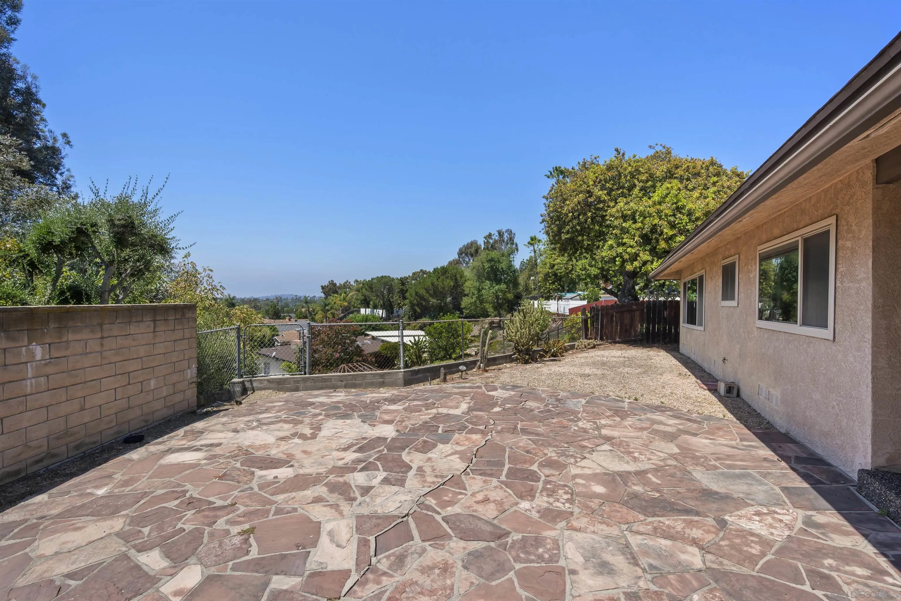 https://cdn.realtyfeed.com/cdn/127/250036510/a30ef00c892e49f60862e4736db9bcd5.webp