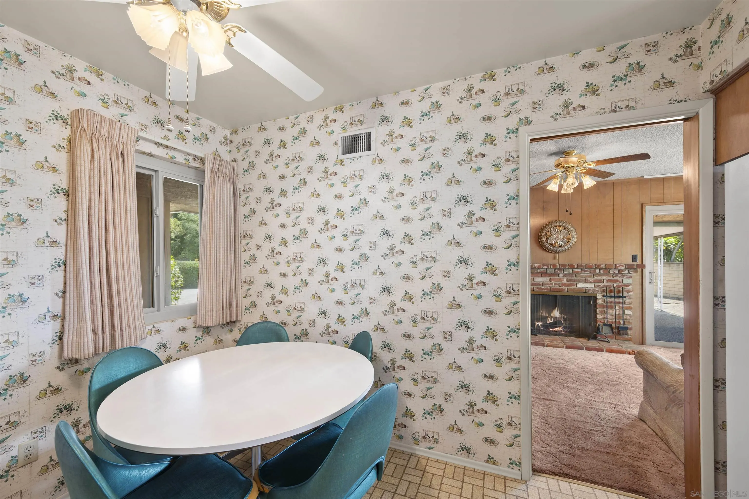 https://cdn.realtyfeed.com/cdn/127/250036510/cb6d3d77106842f5dff33cb72ba86d11.webp