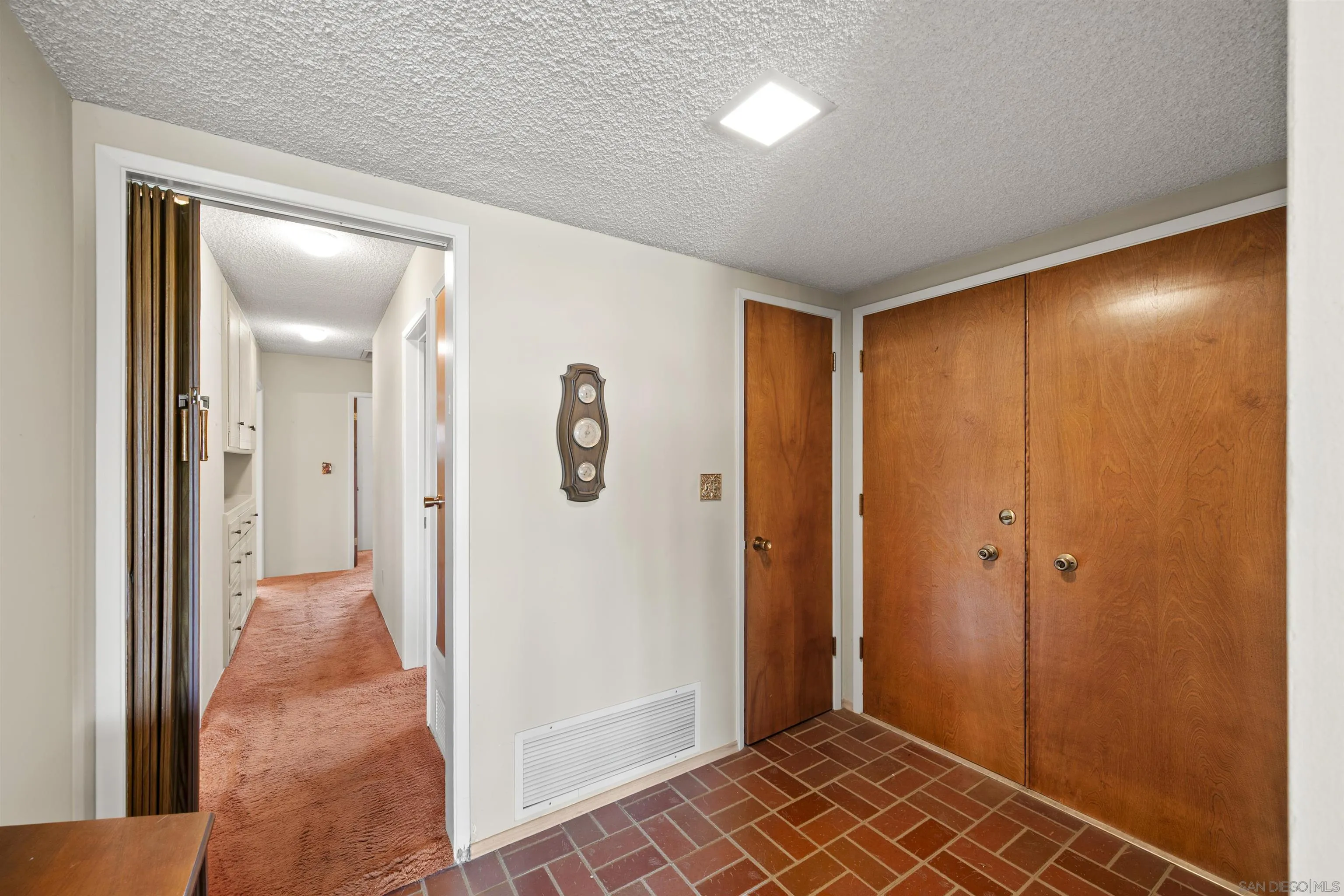 https://cdn.realtyfeed.com/cdn/127/250036510/d5ba43fd3f4fd2d297d34344b105f4b9.webp