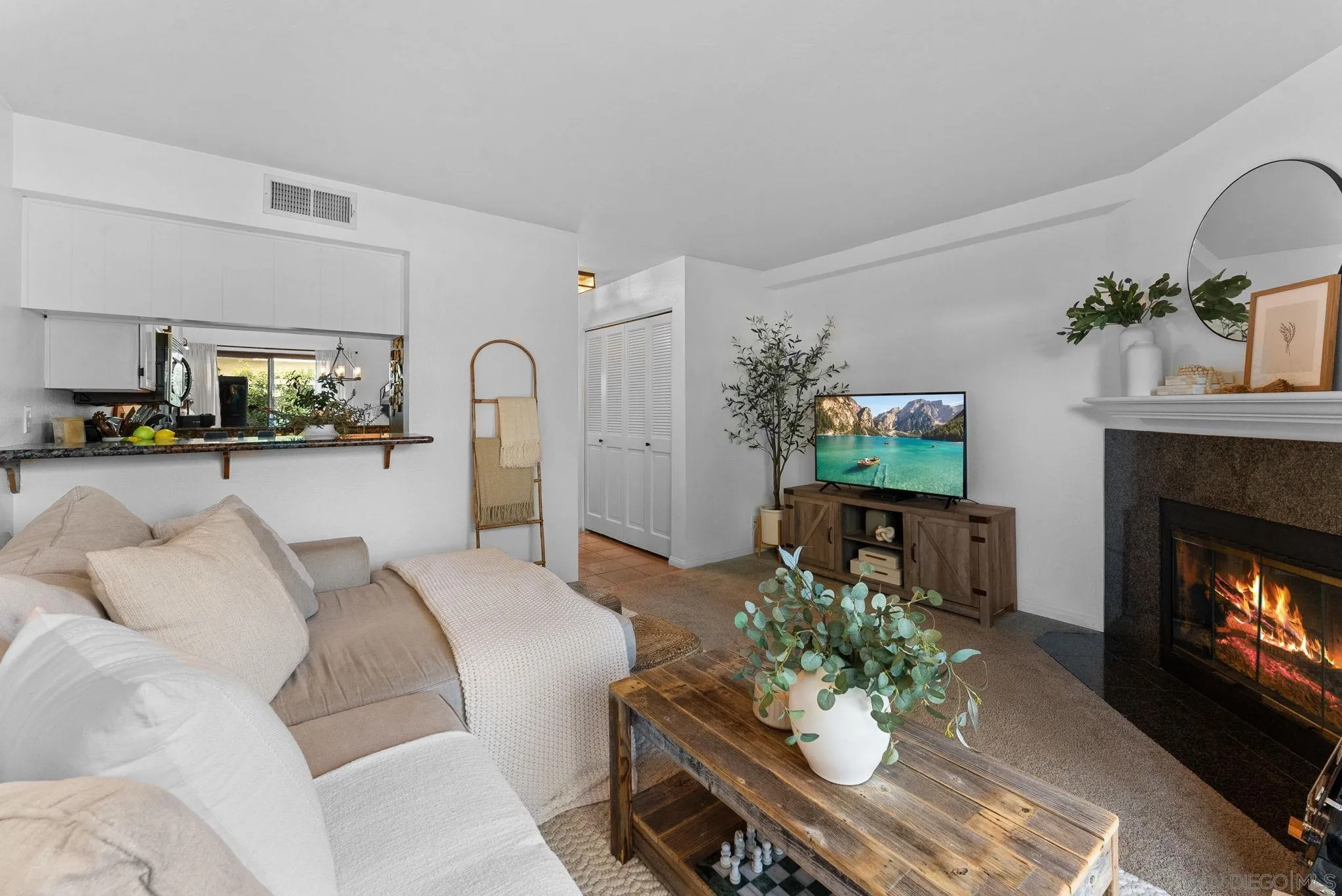 https://cdn.realtyfeed.com/cdn/127/250036511/362ff0d1b77c42b52ec4d16de85cece3.webp
