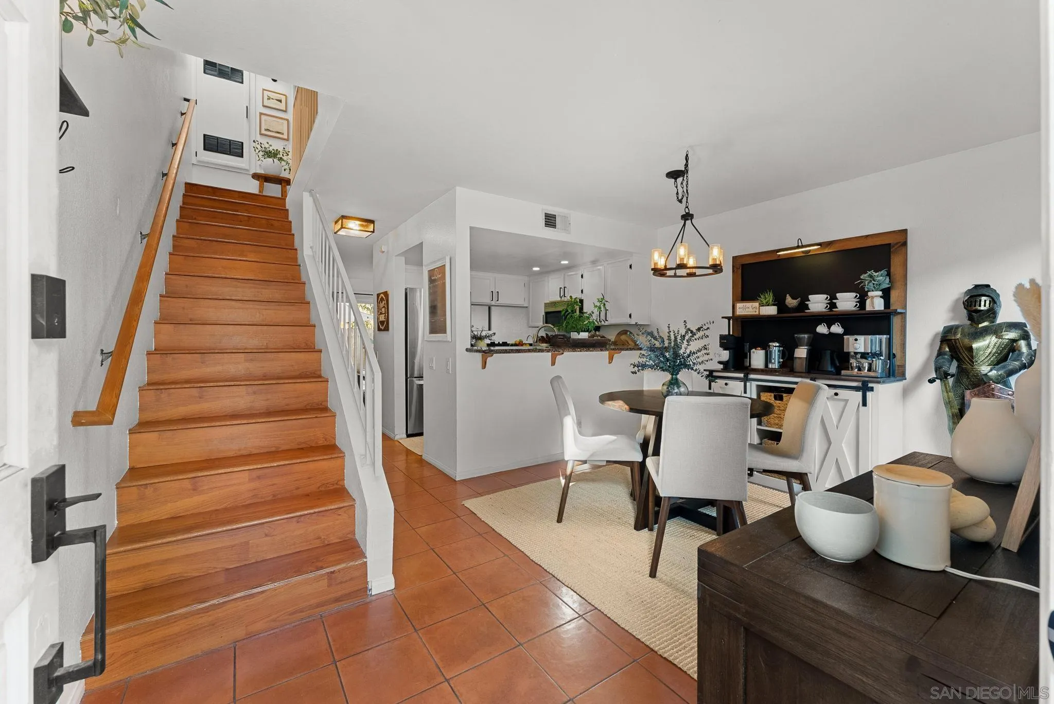 https://cdn.realtyfeed.com/cdn/127/250036511/833d315e28698b346bcd4ab1c4f001f1.webp