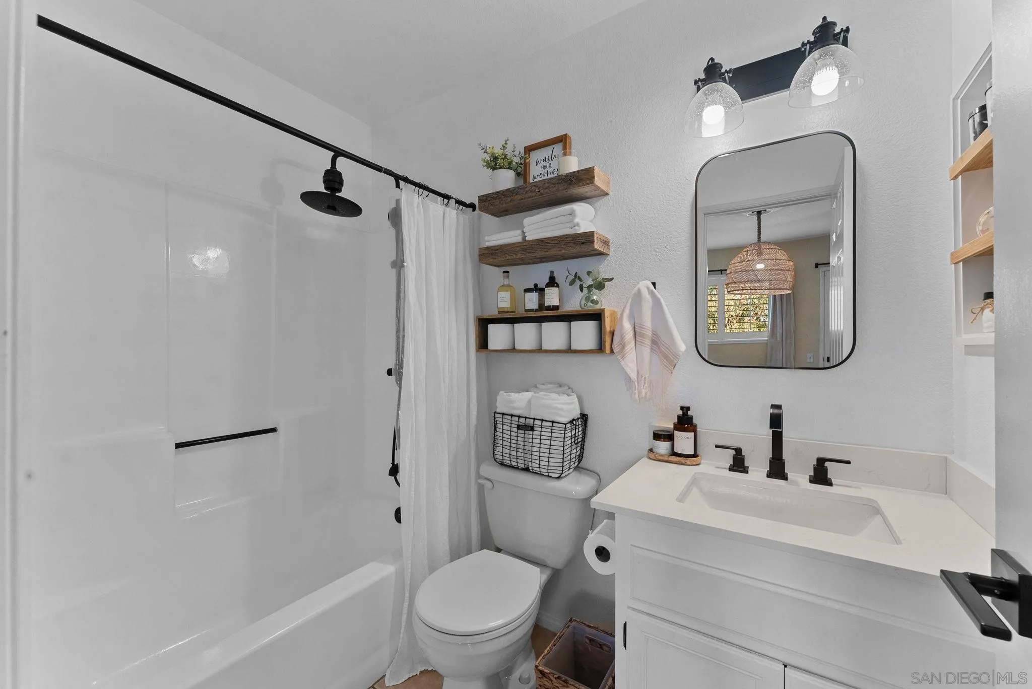 https://cdn.realtyfeed.com/cdn/127/250036511/84ea2a584bd08c7ed654bdb0339871e3.webp
