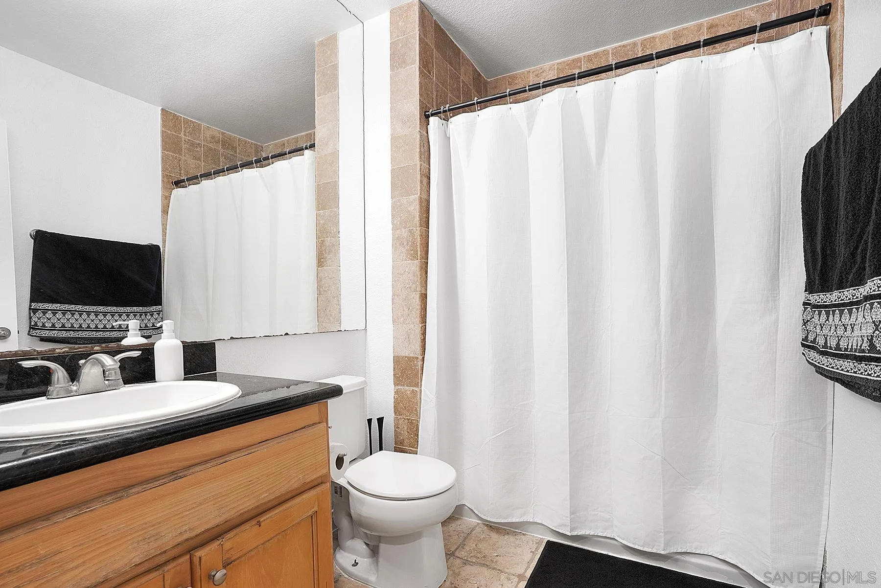https://cdn.realtyfeed.com/cdn/127/250036517/714b56bf7f2c40a1e92caffc8436dc92.webp