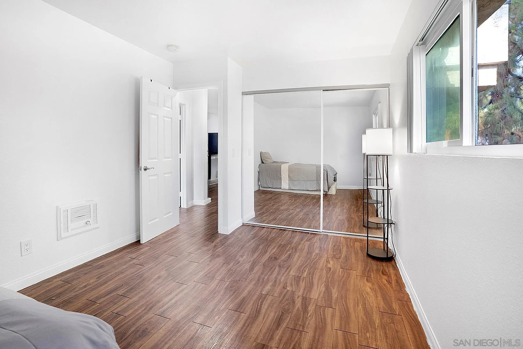 https://cdn.realtyfeed.com/cdn/127/250036517/8c8f08f87b998394c2d88bc055130abb.webp
