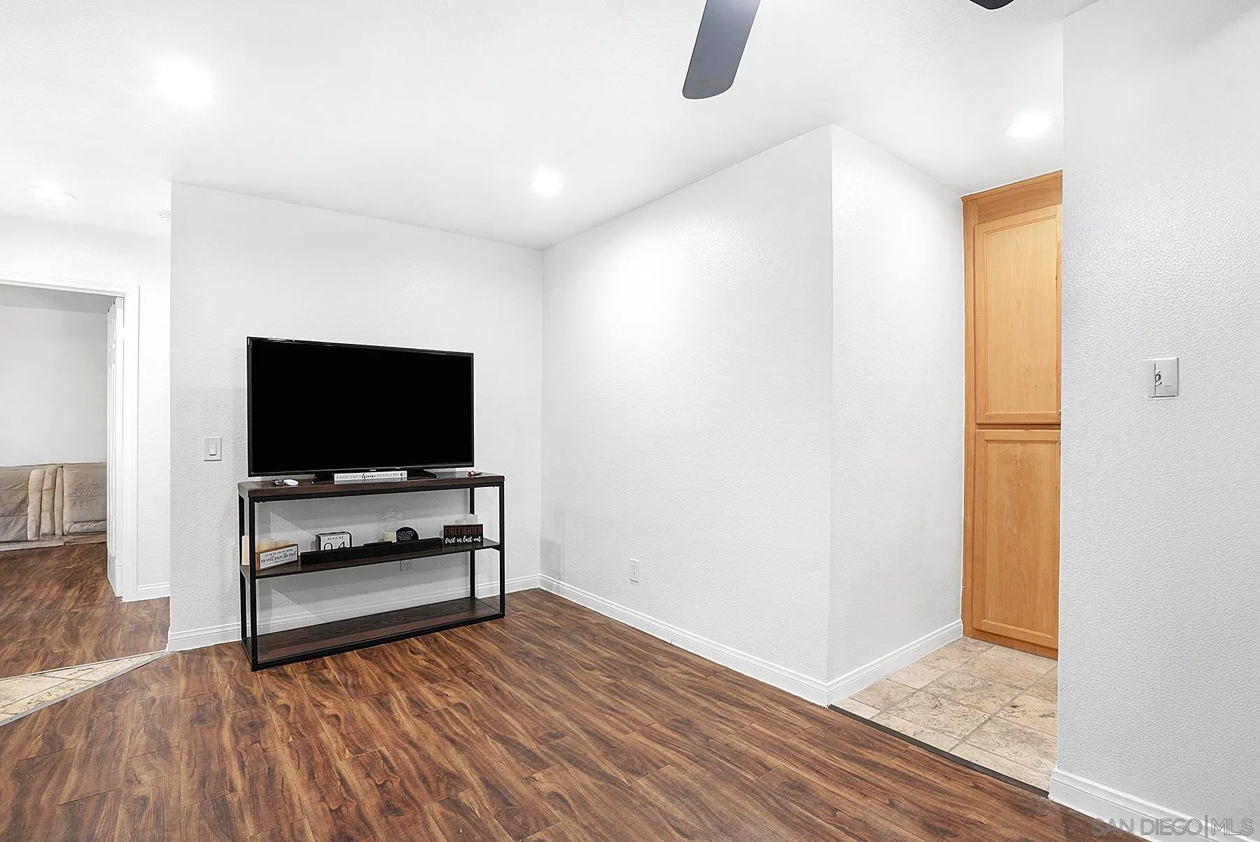 https://cdn.realtyfeed.com/cdn/127/250036517/b86f980186635e55b95ed14afe2b8f79.webp