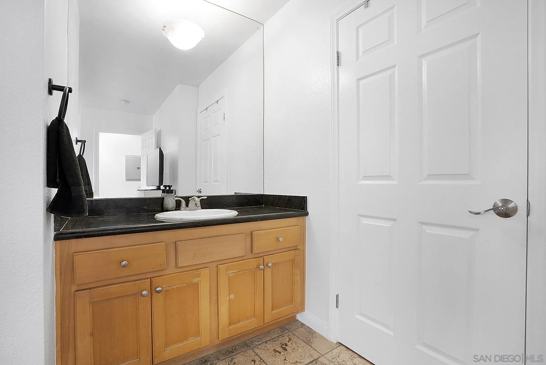 https://cdn.realtyfeed.com/cdn/127/250036517/b9be0fe6a2df9aebac0faeb901994e45.webp