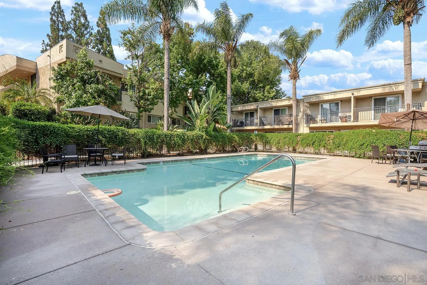 https://cdn.realtyfeed.com/cdn/127/250036517/ea7bd34feb8d15417ac828f48ed71e16.webp