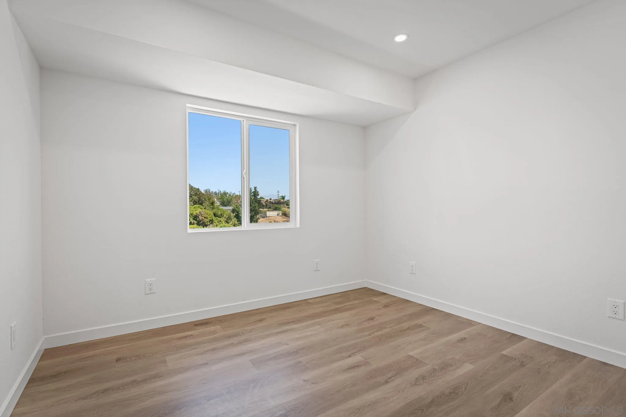 https://cdn.realtyfeed.com/cdn/127/250036518/d5c54835951a015476b23ecca64e299b.webp