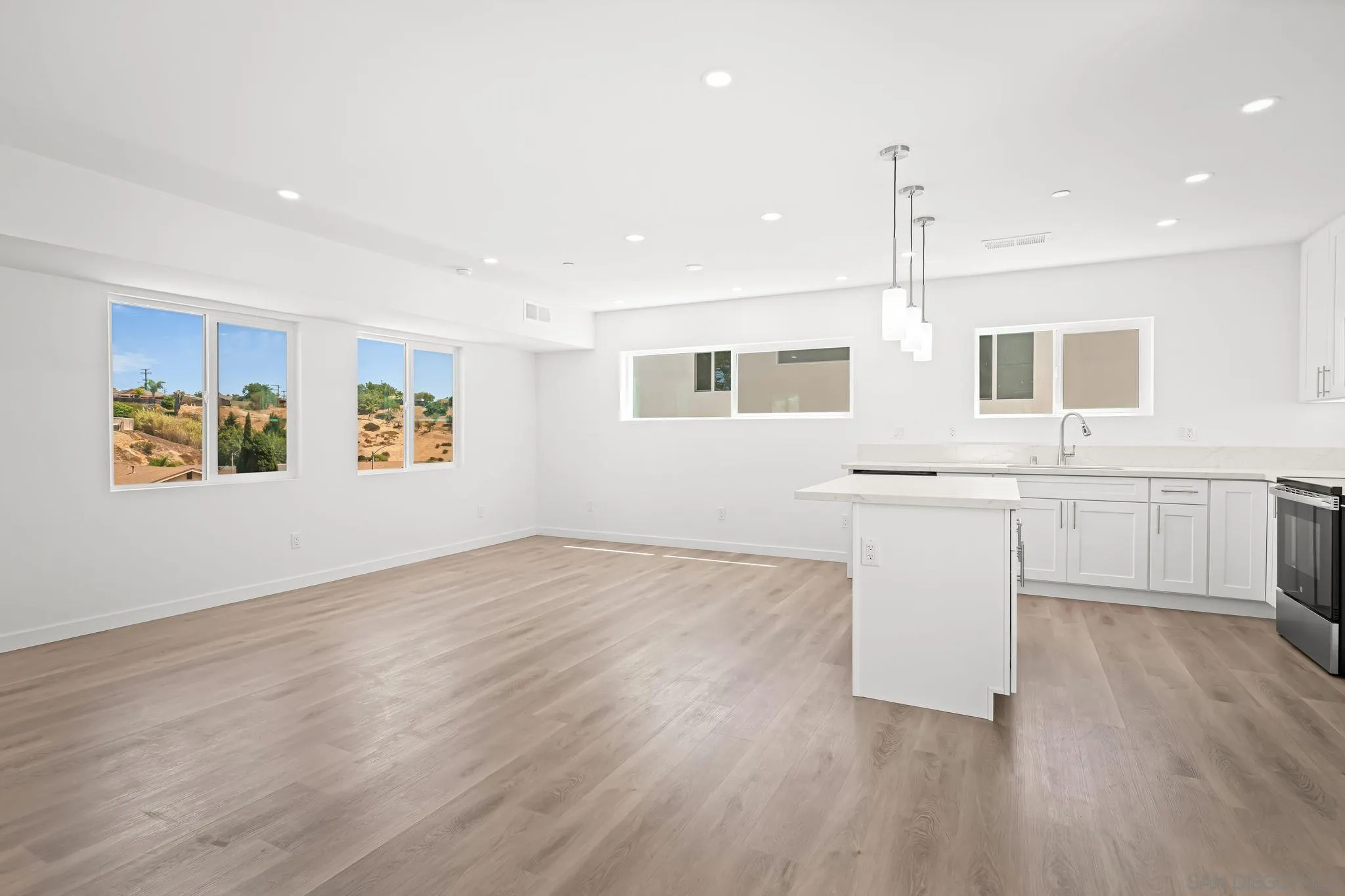 https://cdn.realtyfeed.com/cdn/127/250036519/0b4af5f1d7759f22f37fdc39f2c5387d.webp