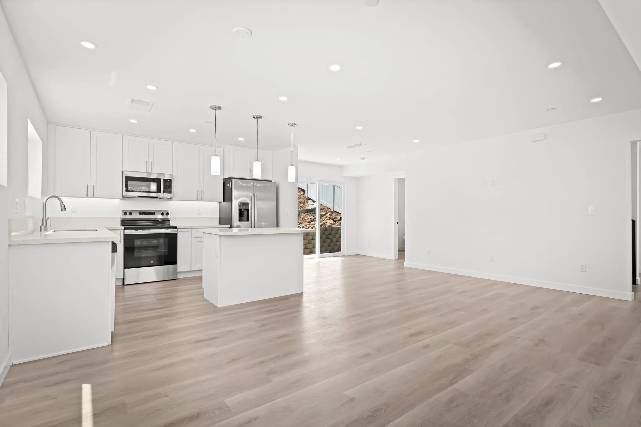 https://cdn.realtyfeed.com/cdn/127/250036519/e2f82f318ebdbb3d8f7613e2ae6c219a.webp