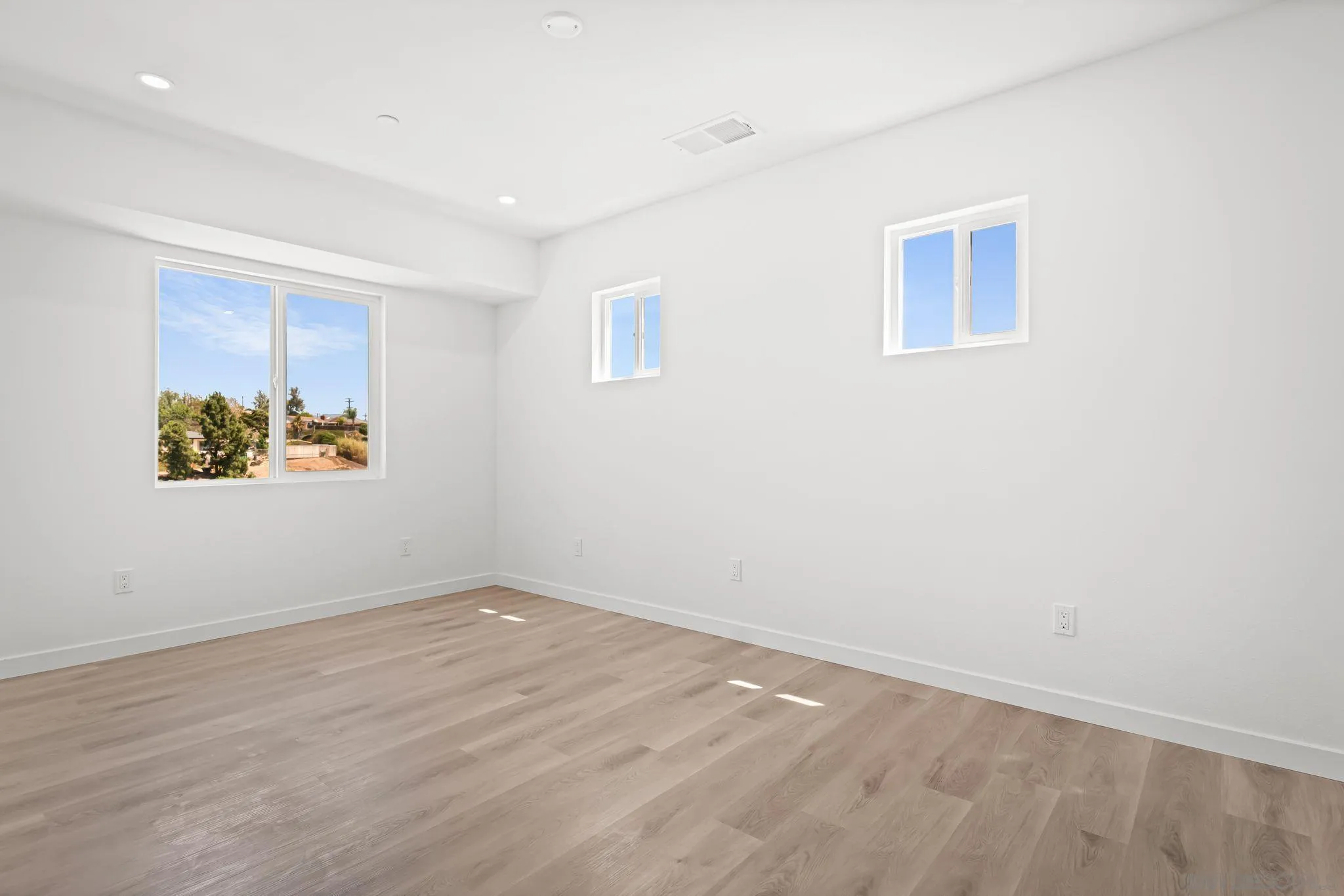 https://cdn.realtyfeed.com/cdn/127/250036519/fe611b5f9ae89aab9bbe5c2c96f06d36.webp