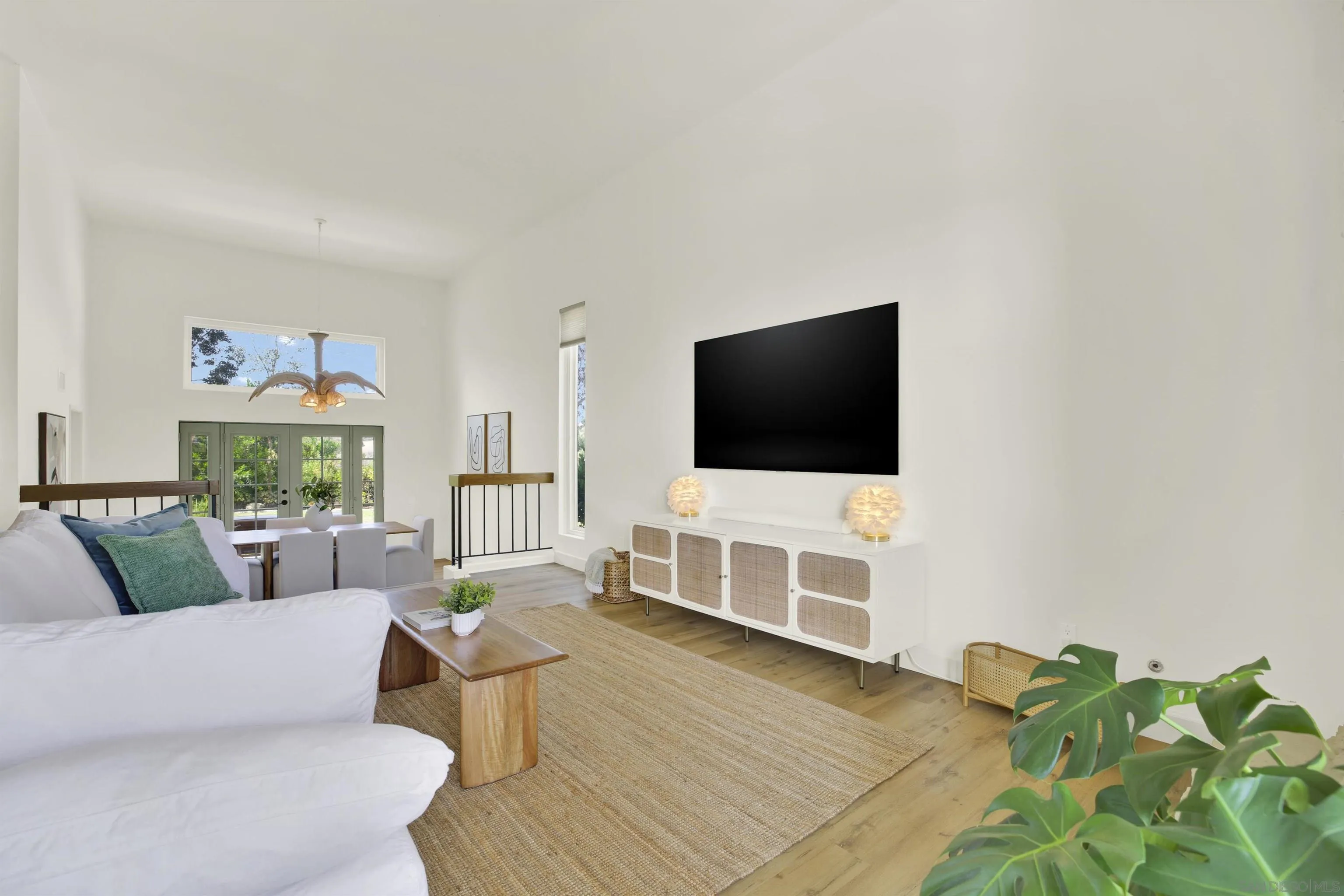 https://cdn.realtyfeed.com/cdn/127/250036524/017d4acd2bd83fa1eb5b0c4fd00e4ede.webp