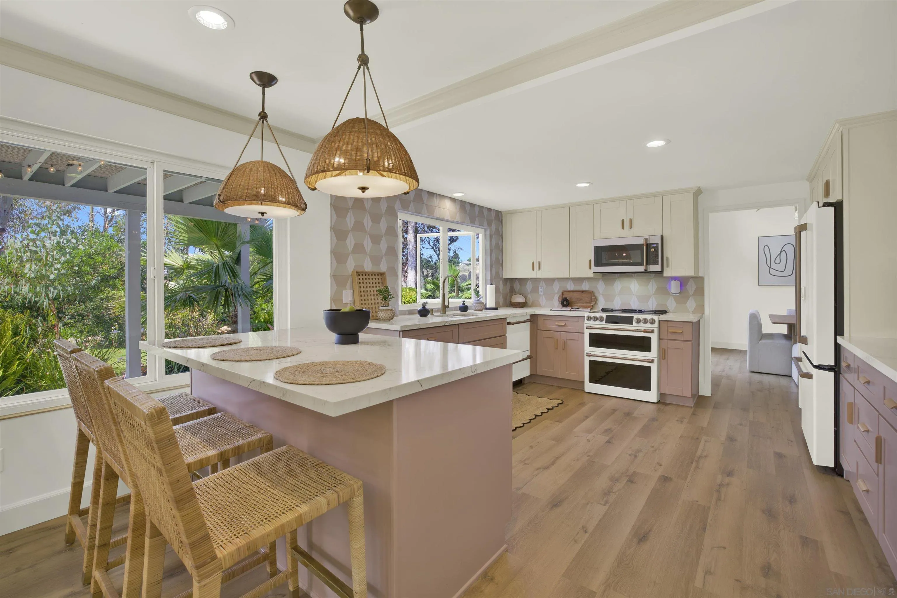 https://cdn.realtyfeed.com/cdn/127/250036524/37e5d25b12faae255b061c1847e66a13.webp