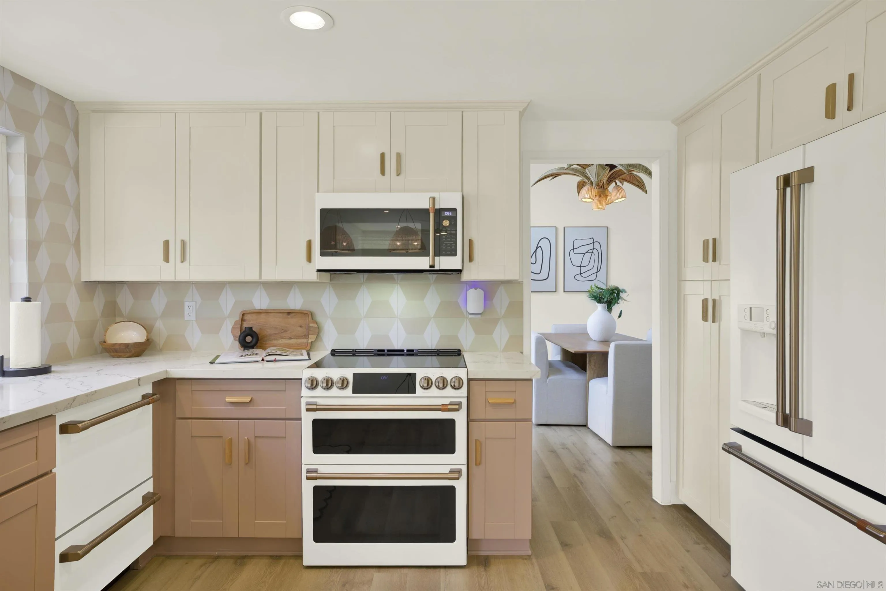 https://cdn.realtyfeed.com/cdn/127/250036524/3b7bd2df1ccb26892884ec3235a4cd09.webp
