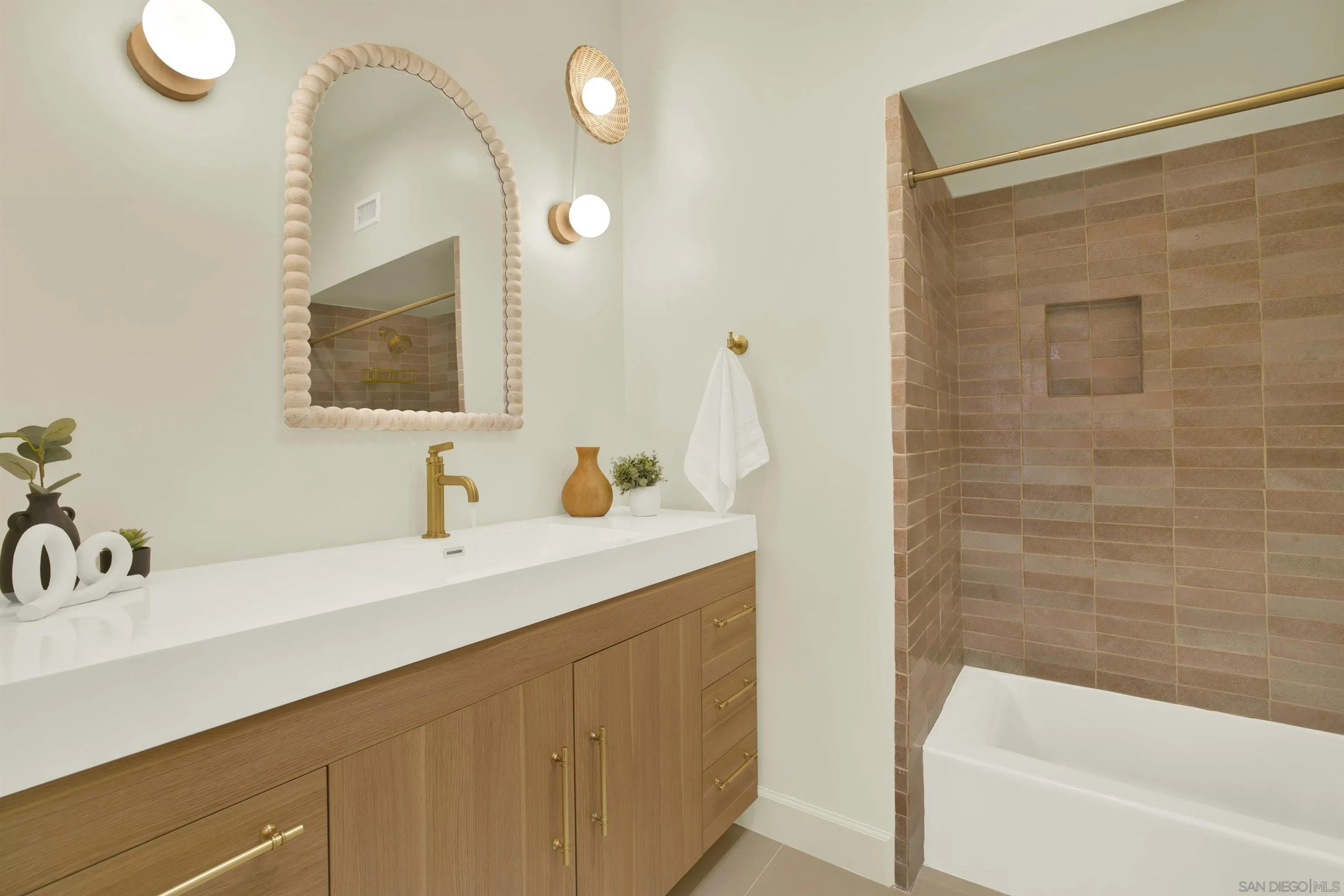 https://cdn.realtyfeed.com/cdn/127/250036524/94febfc3c58e2f9cde5edacd6fd7bf9c.webp