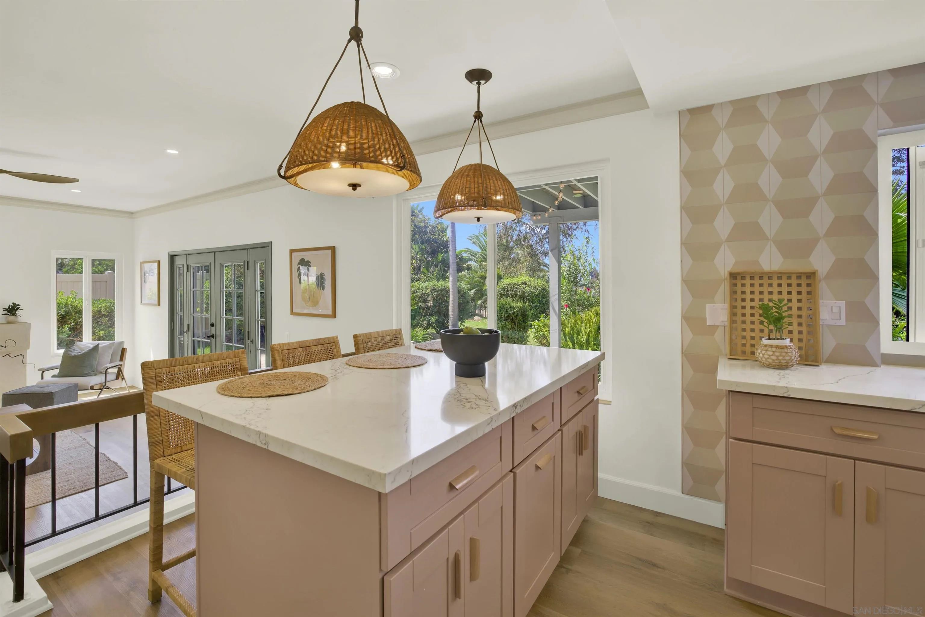 https://cdn.realtyfeed.com/cdn/127/250036524/ceee8861ac571f0f36d1cdc455040709.webp