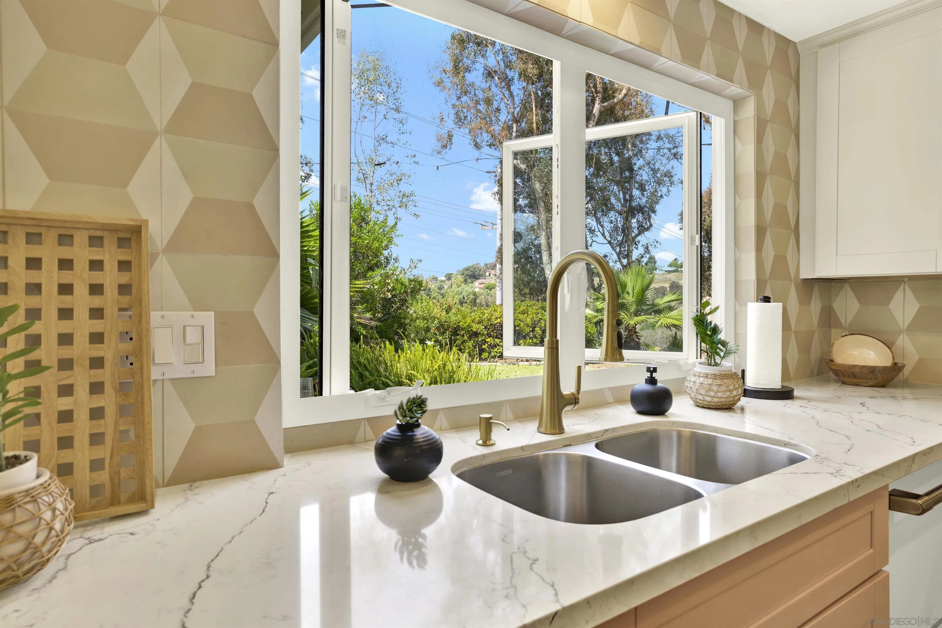 https://cdn.realtyfeed.com/cdn/127/250036524/d131a35f3866542413d94276999caacb.webp