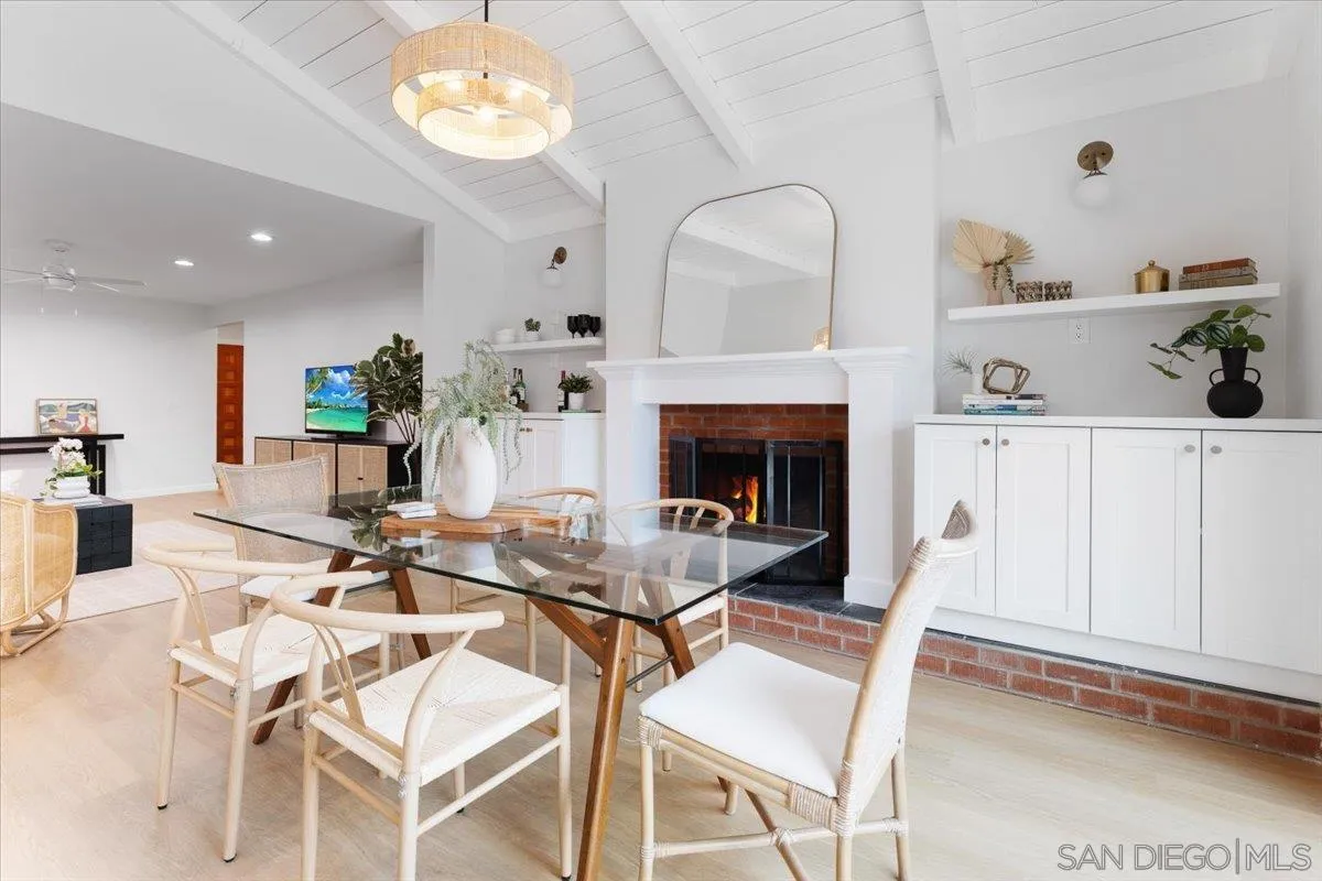 https://cdn.realtyfeed.com/cdn/127/250036525/764bb698f782d9f7d5c54291c0f2f35e.webp