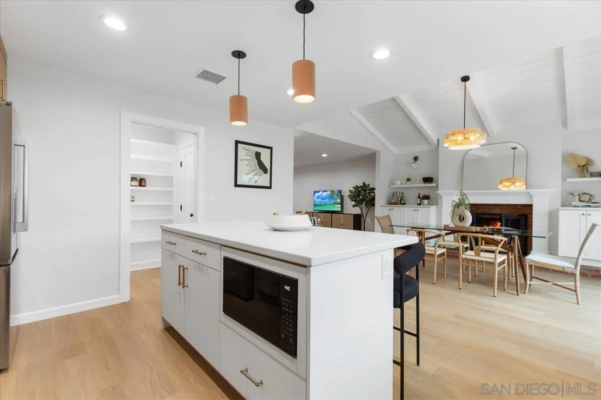 https://cdn.realtyfeed.com/cdn/127/250036525/aaa1e0a3f475e534957a6ff90d1df1ff.webp
