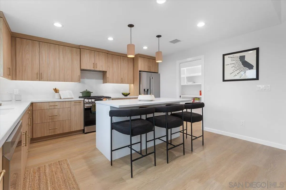 https://cdn.realtyfeed.com/cdn/127/250036525/c4d2abb65e128f41236f2a830965a8ae.webp