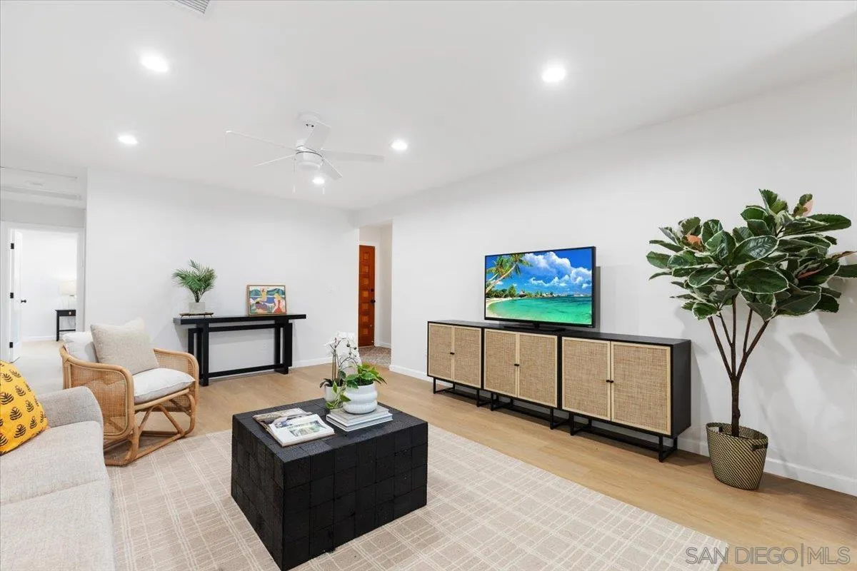 https://cdn.realtyfeed.com/cdn/127/250036525/debb3bb3b5fa3943b46a2334bbc0df1e.webp