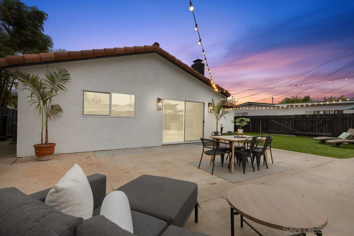https://cdn.realtyfeed.com/cdn/127/250036525/f0ee899faa5af515aa4d2d1545f99a02.webp