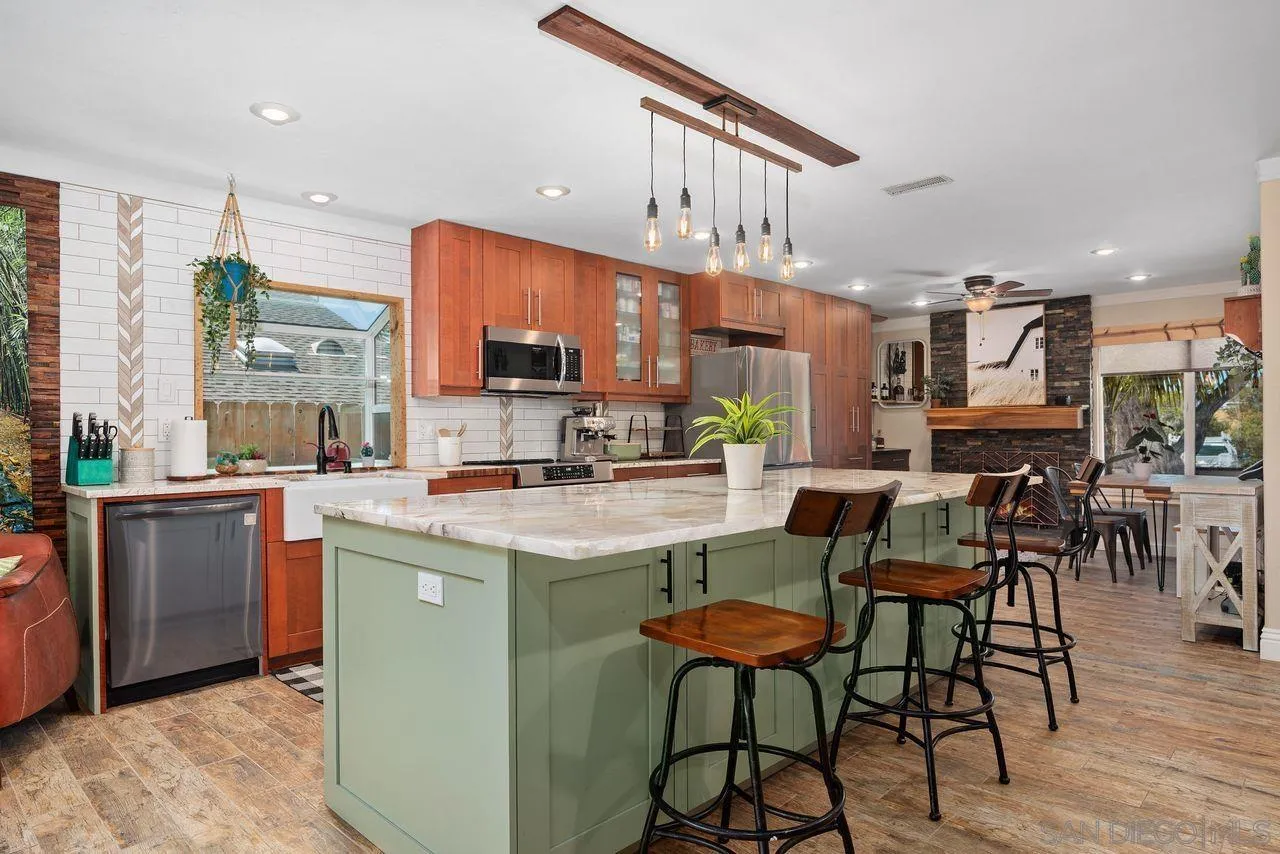 https://cdn.realtyfeed.com/cdn/127/250036528/b0e39bcc4e8e099f1b59504fbccd89bf.webp