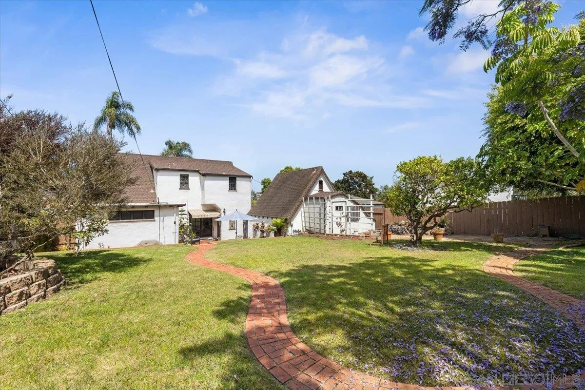 https://cdn.realtyfeed.com/cdn/127/250036529/1818a5f73e229e95140629647b371fa6.webp