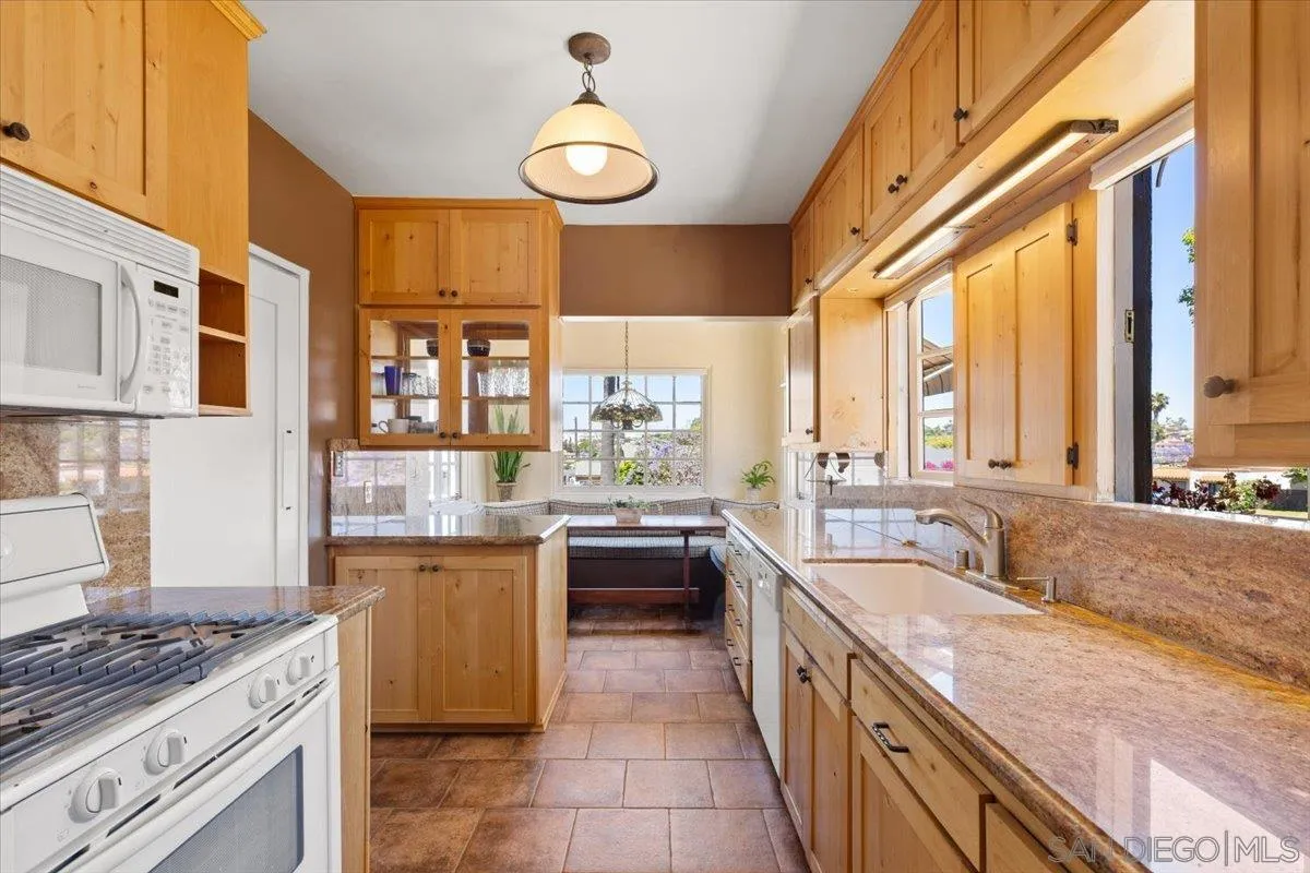 https://cdn.realtyfeed.com/cdn/127/250036529/2bd95ae2c4ee51f0f48846598a381a43.webp