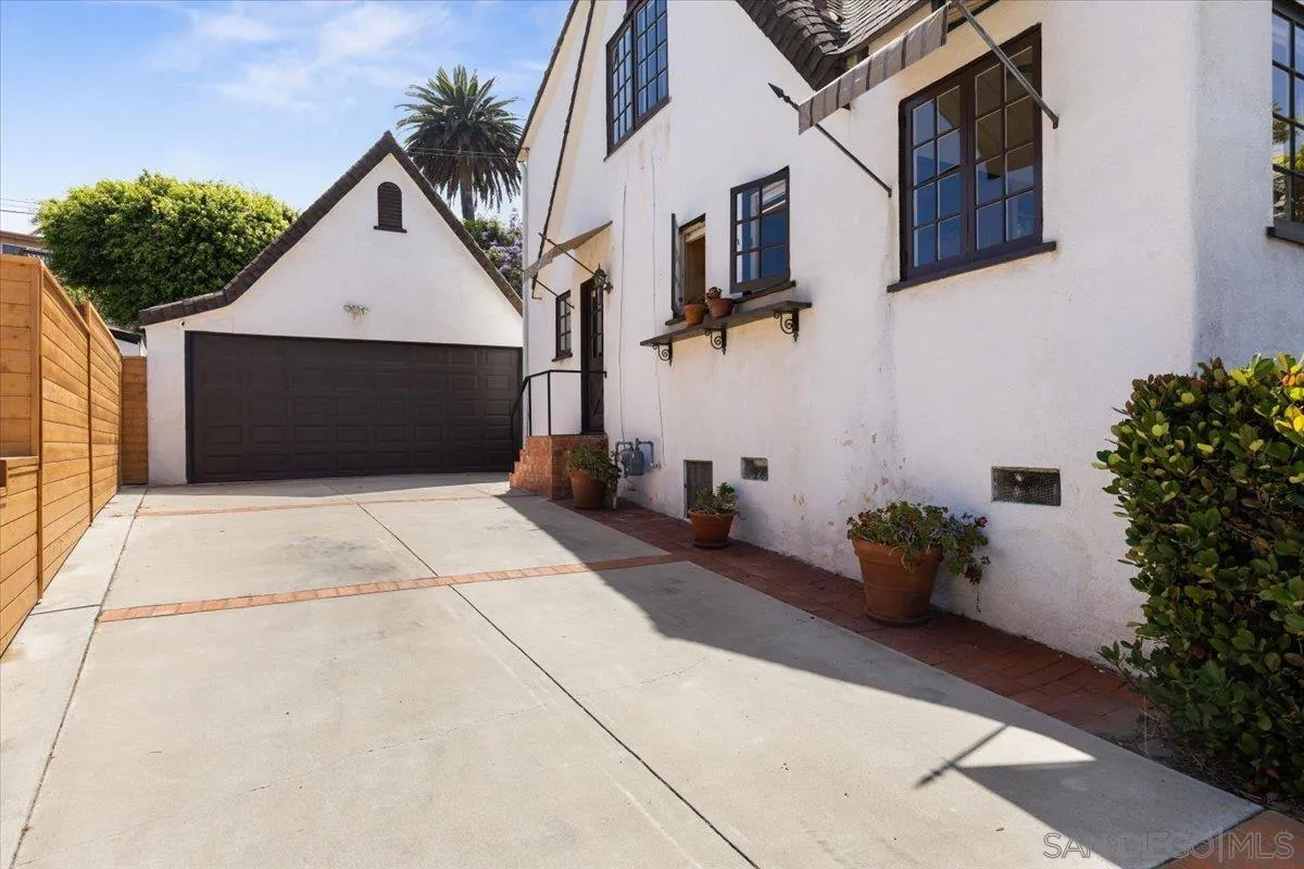 https://cdn.realtyfeed.com/cdn/127/250036529/450cf6f537d97ef3599802ee32358a30.webp