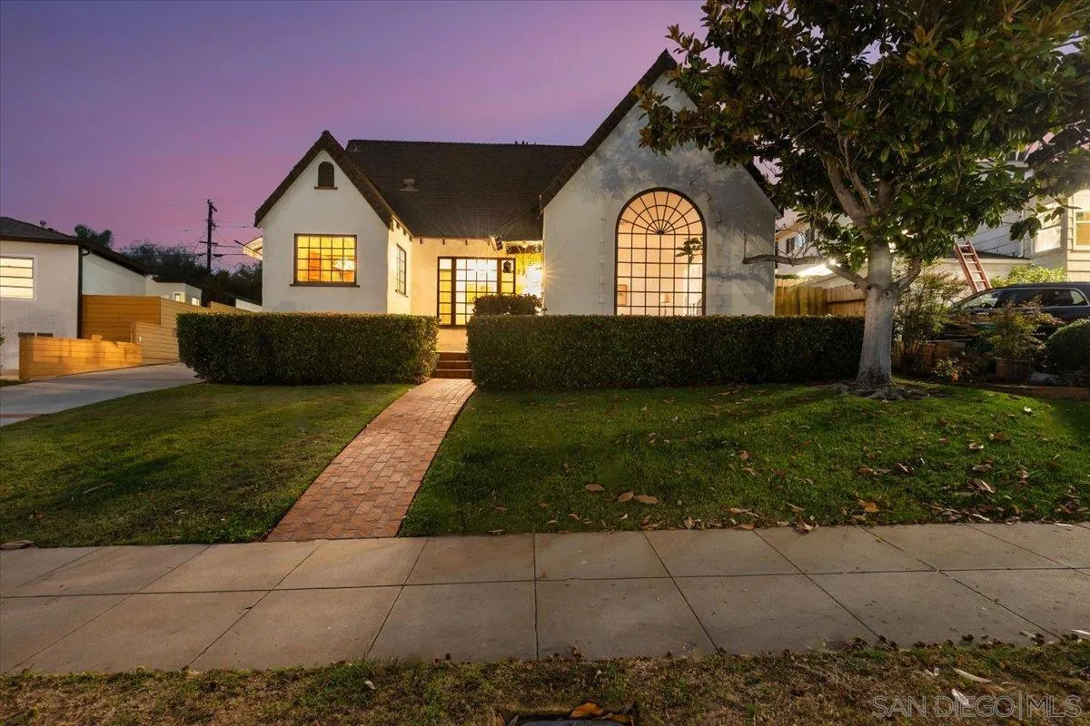 https://cdn.realtyfeed.com/cdn/127/250036529/6b8d5c76cbab9643a07164d53044db45.webp