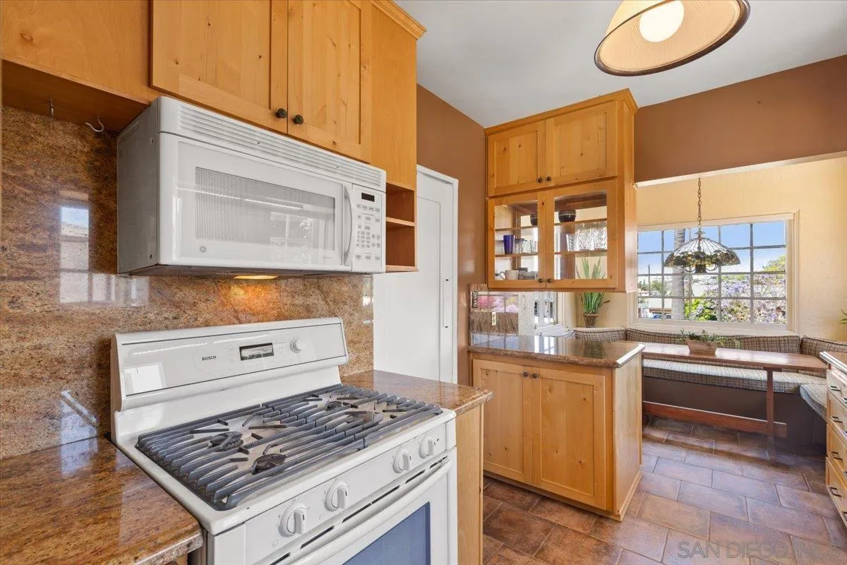 https://cdn.realtyfeed.com/cdn/127/250036529/7a4776293bb071d461433d3482e3f05b.webp