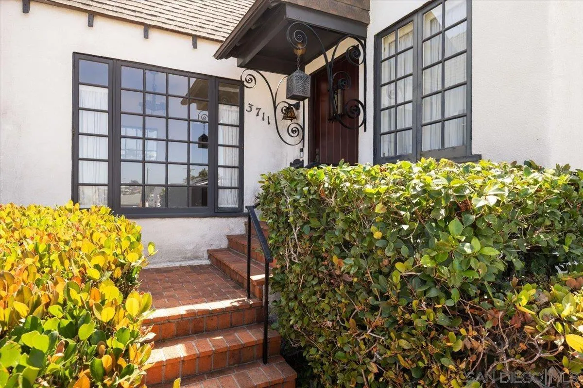 https://cdn.realtyfeed.com/cdn/127/250036529/f19bed0de991facebe2981cef9b5b999.webp