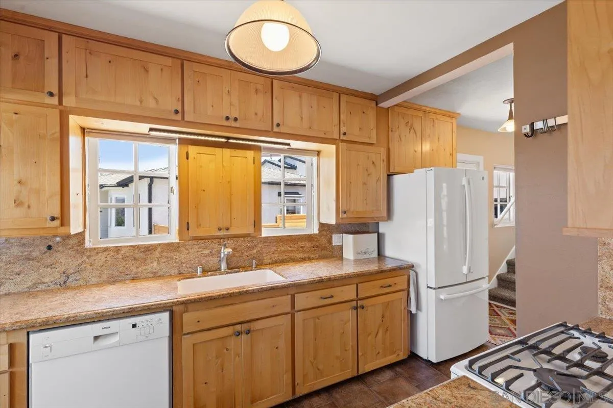 https://cdn.realtyfeed.com/cdn/127/250036529/fded363496d219657dcf591cd3760047.webp