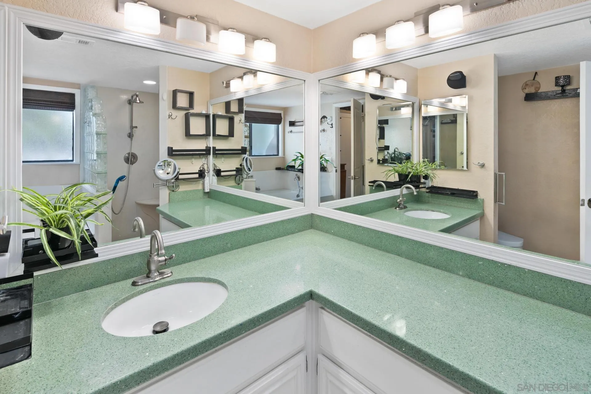 https://cdn.realtyfeed.com/cdn/127/250036535/02a2652da30134265169c4225e6bc9a6.webp