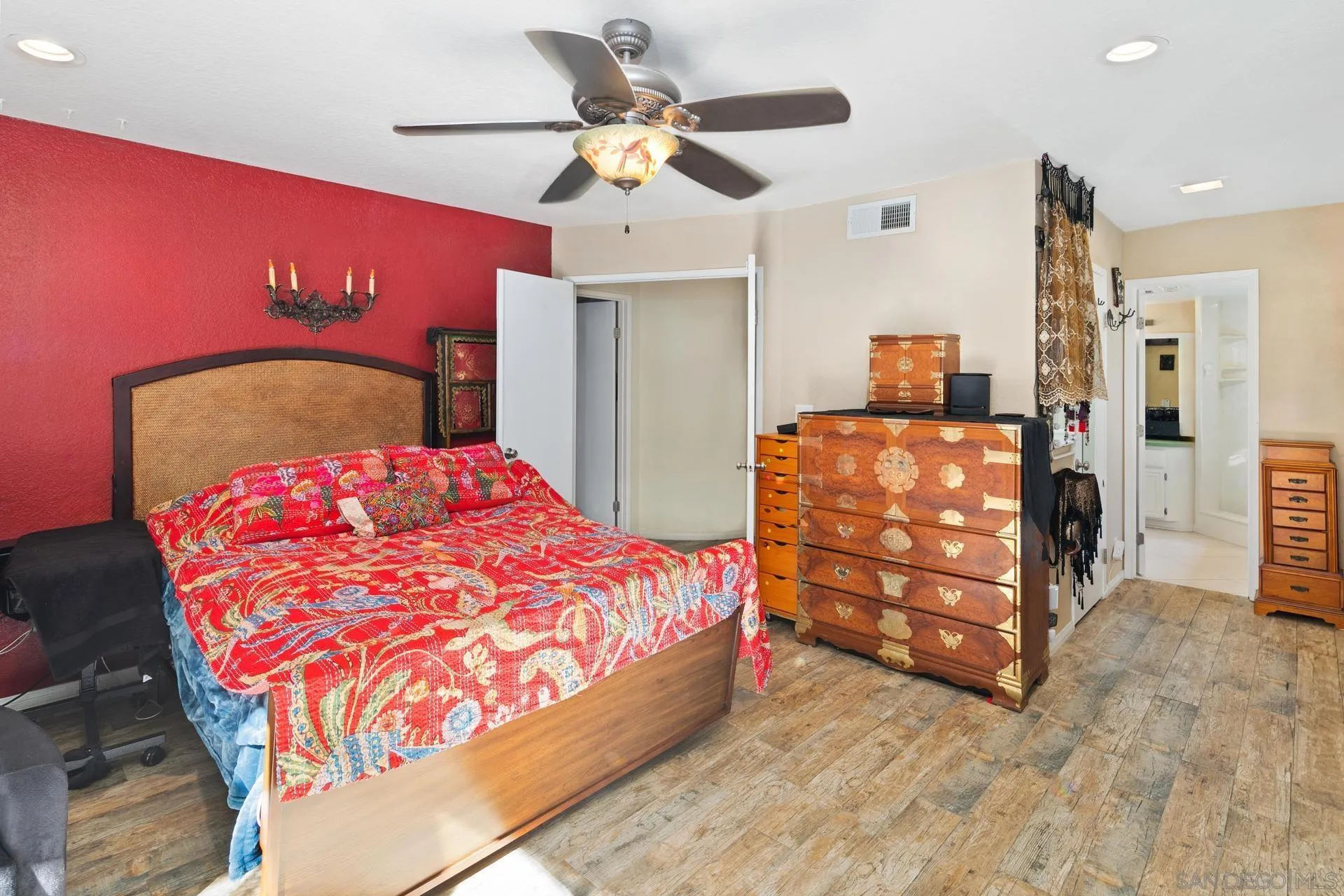 https://cdn.realtyfeed.com/cdn/127/250036535/0bf24f6401c653c842e0fa991b45c18e.webp